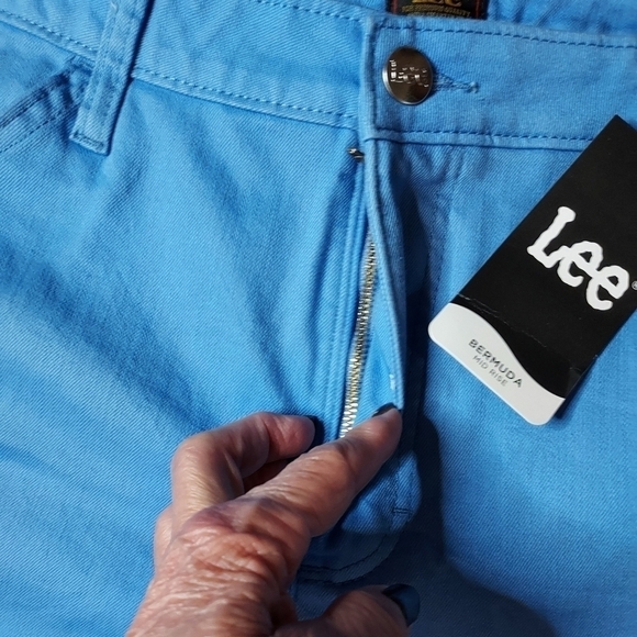 NWT LEE denim skort mid rise size 20" and Bermuda shorts mid rise size 20 plus - Picture 12 of 14